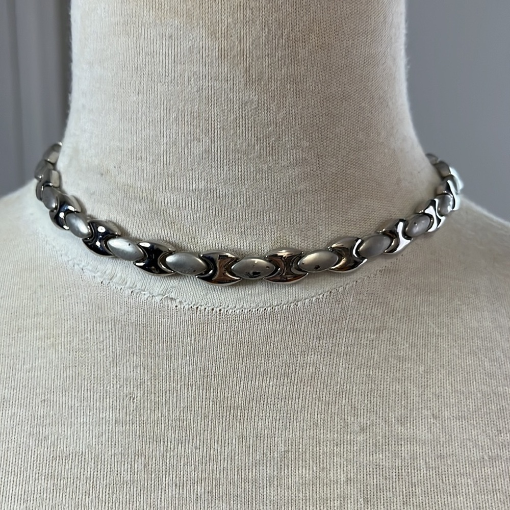 SILVER TONED CHOKER NECKLACE